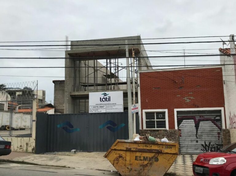 Quanto custa construir um galpão de 300m²?