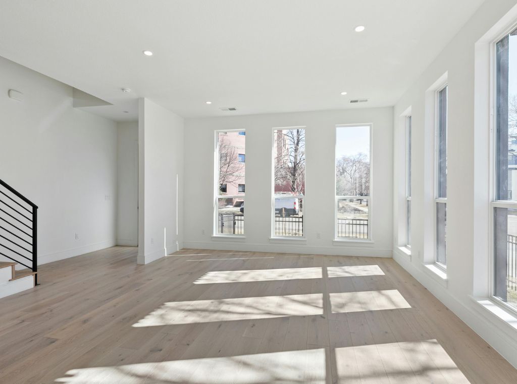 Na hora de escolher o piso ideal para apartamento, um dos aspectos mais importantes a considerar é o PEI (Porcelain Enamel Institute) — uma classificação que mede a resistência do esmalte do piso à abrasão superficial, ou seja, ao desgaste causado pelo tráfego de pessoas.